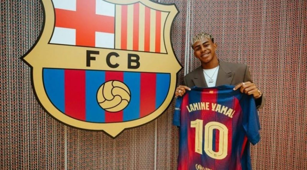 Yamal nhận áo số 10 huyền thoại của Barca
